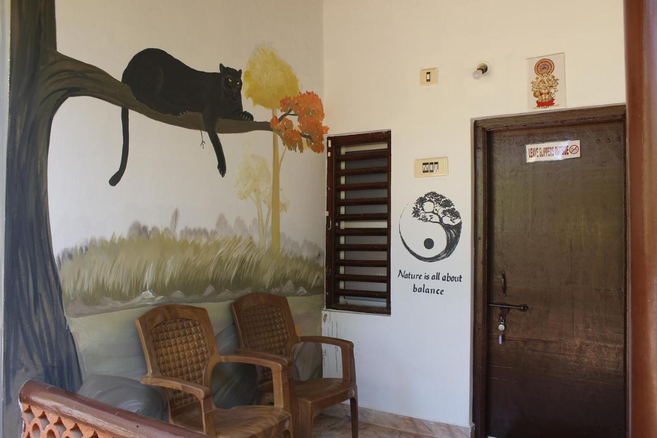 Tusker Tribe Hostel ゴカルナ エクステリア 写真