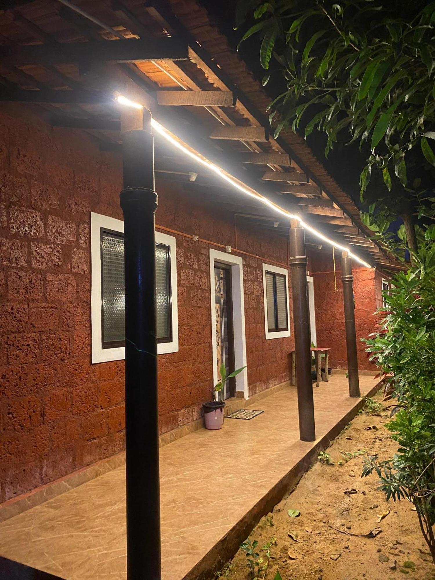 Tusker Tribe Hostel ゴカルナ エクステリア 写真